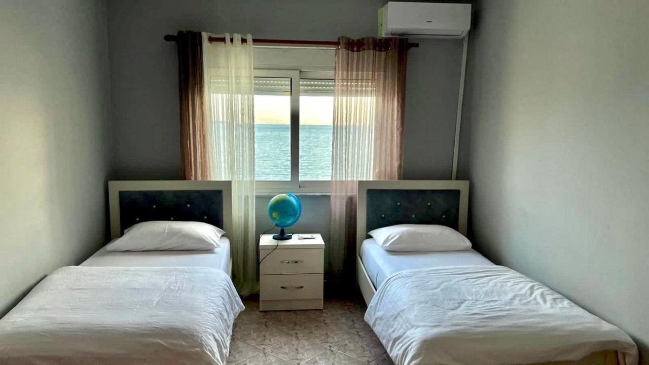 Sea View Apartaments Durrës Esterno foto