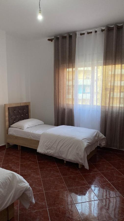 Sea View Apartaments Durrës Esterno foto